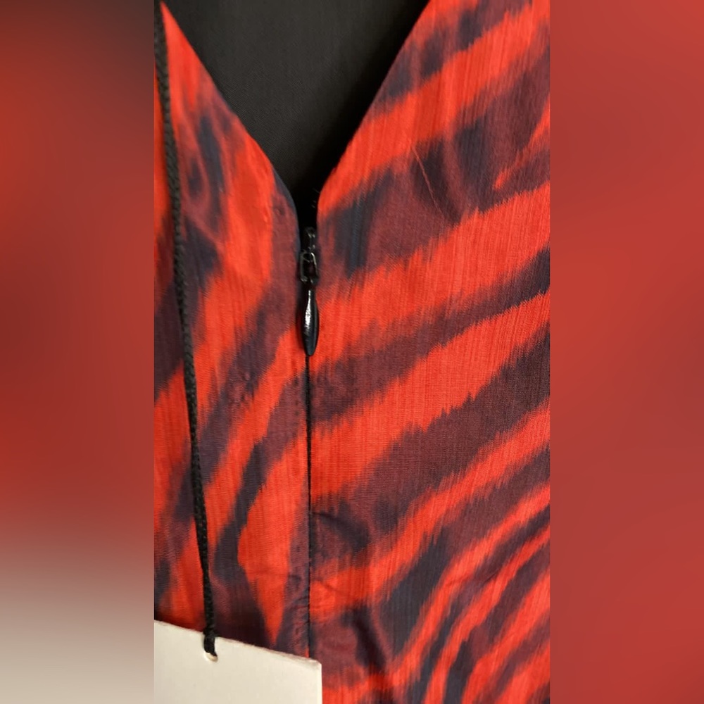 ANIMAL-PRINT SLEEVELESS V-BACK DRESS IN RED - Picture 7 of 16